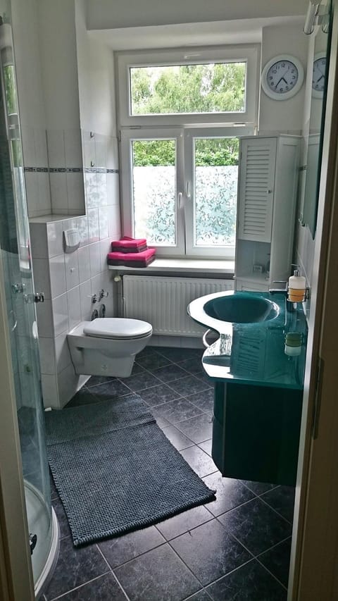 Shower, Toilet, Bathroom, Garden view