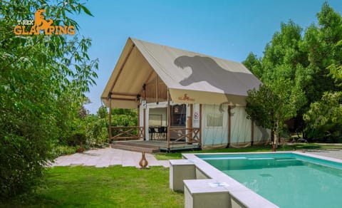 Property building, Day, Swimming pool