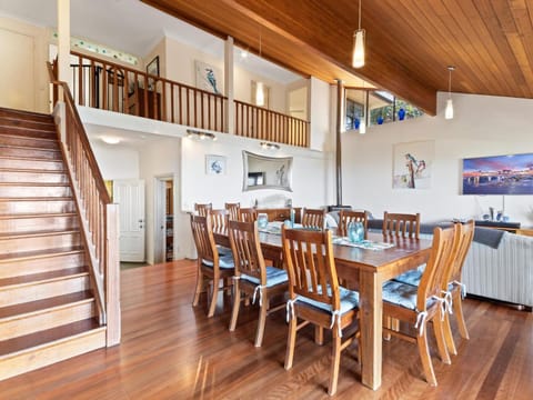 Belle Vue Beach House by Discover Stradbroke House in Point Lookout