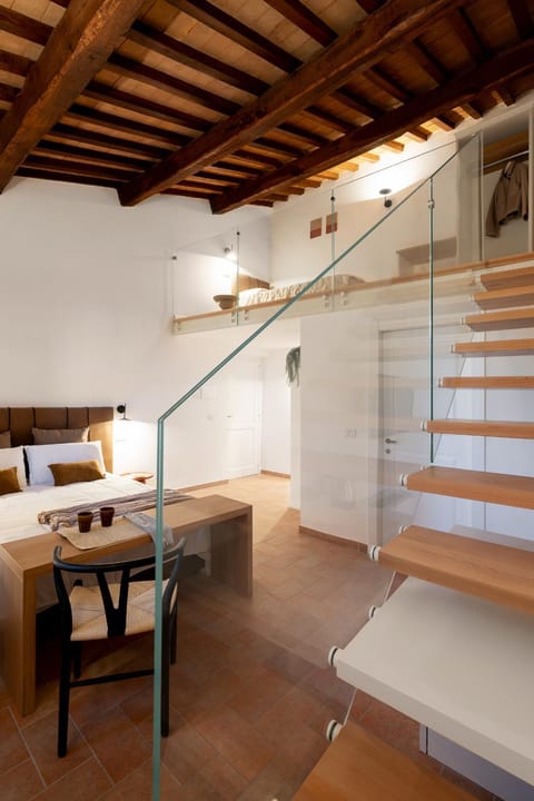 Bed, TV and multimedia, Coffee/tea facilities, Photo of the whole room, Bedroom, minibar, safe, wardrobe, air conditioner