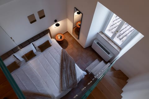 Bed, TV and multimedia, Coffee/tea facilities, Balcony/Terrace, Photo of the whole room, Bedroom, minibar, safe, wardrobe, air conditioner