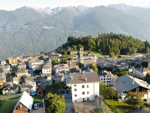Property building, Day, Natural landscape, Bird's eye view, City view, Mountain view