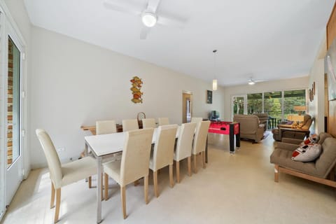Whispering Trees by Discover Stradbroke Casa in Point Lookout