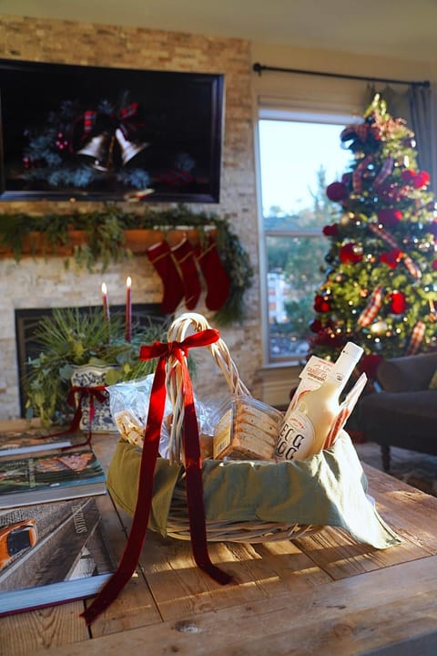 Villa on 5 Acre Vineyard Equestrian Estate, Pool & Hot tub, Events Villa in Wildomar