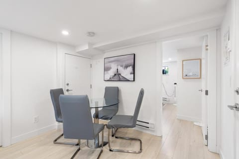 Seating area, Dining area