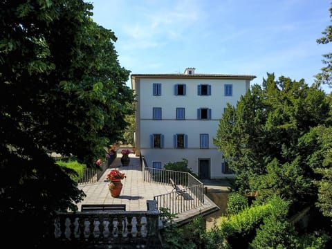 Facade/entrance, Garden