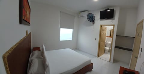 Bathroom, TV and multimedia, air conditioner