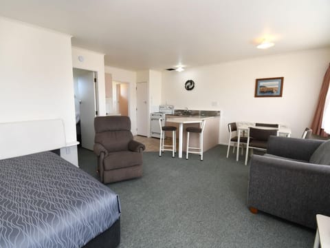 Living room, Photo of the whole room, Dining area