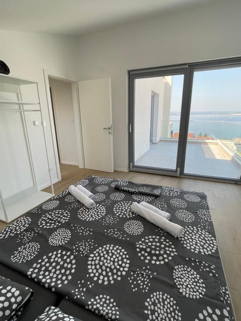 Bed, Photo of the whole room, Bedroom, towels, wardrobe