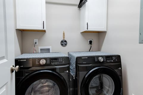 Rustic Chic Mountain Home 15 min from DT Asheville House in Fairview