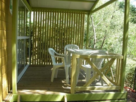 Chalet à Bormes-les-Mimosas avec terrasse - API-1-52-273 Campground/ 
RV Resort in Bormes-les-Mimosas