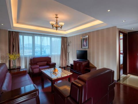 Vienna Hotel Shenzhen Fenghuang Road Hotel in Hong Kong