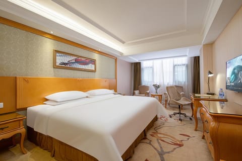 Vienna Hotel Shenzhen Longhua Renmin South Road Hotel in Shenzhen