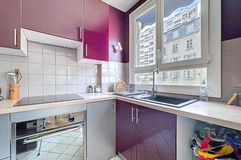 Large apartment on Commerce Street Apartment in Paris