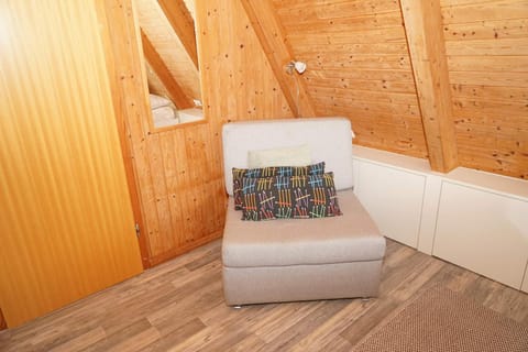 Zeltdachhaus mit Parkplatz vor der Haustür - W-LAN House in Damp