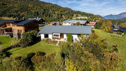 Property building, Garden, Balcony/Terrace, Balcony/Terrace, Garden view, Garden view, Area and facilities, Area and facilities, Area and facilities
