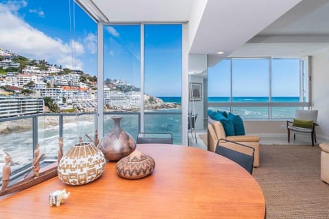 Majestic Views in Bantry Bay Gem Apartment in Sea Point