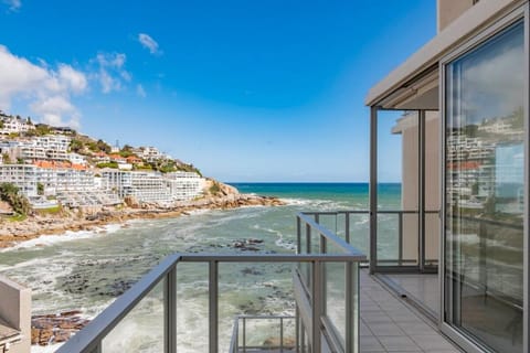 Majestic Views in Bantry Bay Gem Apartment in Sea Point