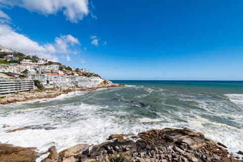 Majestic Views in Bantry Bay Gem Apartment in Sea Point