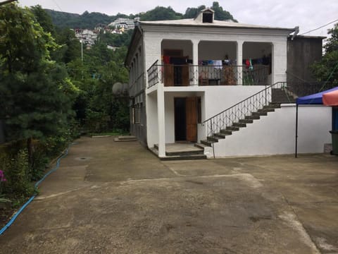 Property building, Day, Natural landscape, Balcony/Terrace, Mountain view