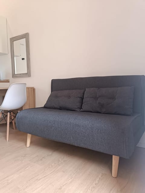 Bright and private apartment with yard Apartment in Legnano