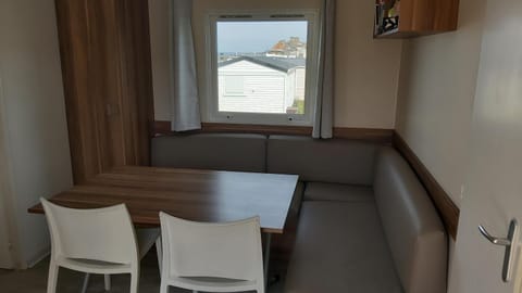 Mobil Home F21 - Camping Phare d'Opale - Le Portel Luxury tent in Le Portel