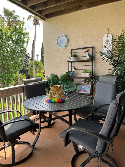 Mariners Village Tranquil Condo Apartment in Taylor Lake Village