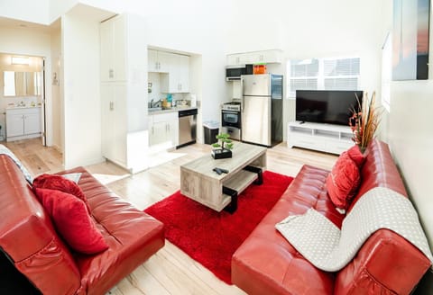 TV and multimedia, Kitchen or kitchenette, Living room