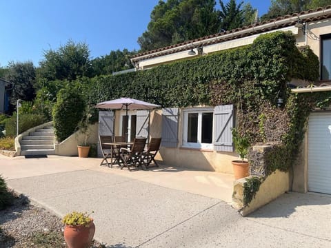 Studio moderne avec vue dégagée Apartment in Pertuis