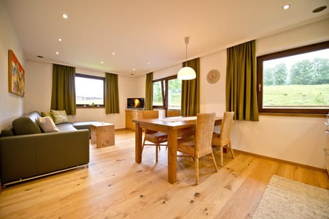 Kitchen or kitchenette, Living room, Garden view, Mountain view