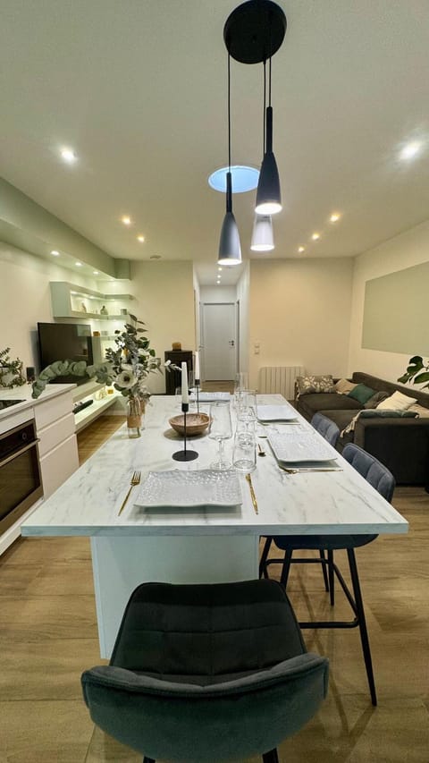 Kitchen or kitchenette, Living room, Dining area, oven, pet friendly