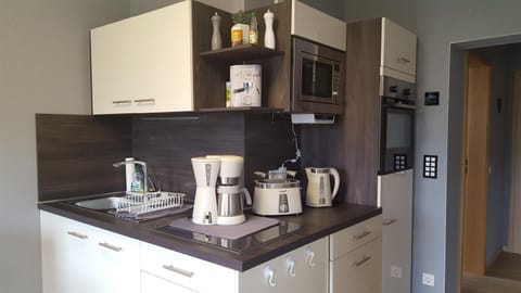Coffee/tea facilities, Kitchen or kitchenette