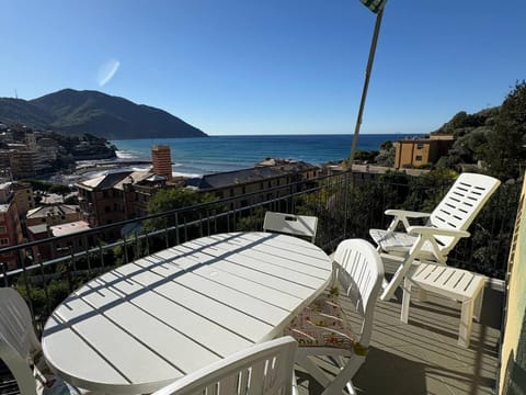 Day, Natural landscape, View (from property/room), Dining area, Sea view, sunbed