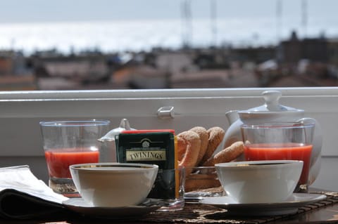 Coffee/tea facilities, Sea view