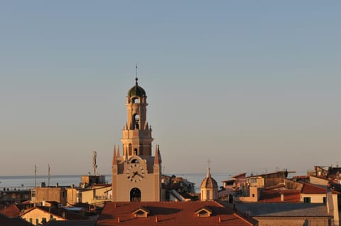 City view, Landmark view, Sea view, Sunrise