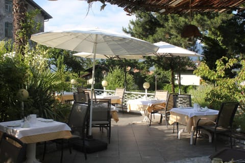 Restaurant/places to eat, Balcony/Terrace