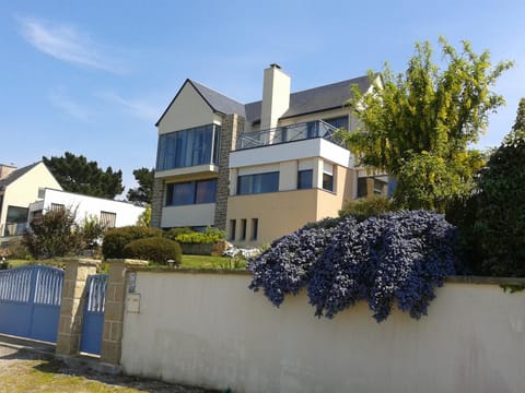 Facade/entrance, Sea view, Street view