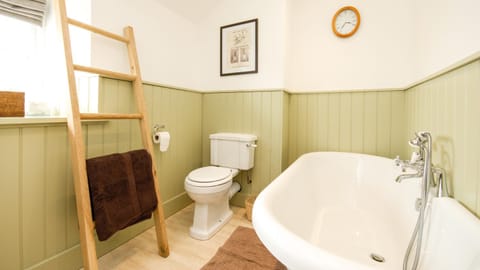 Saddle and Stable Rooms Condo in Sennen