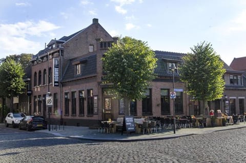 Property building, Day