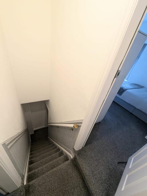 All En-suite Home for Contractors, Families & Large Groups House in Newcastle-under-Lyme