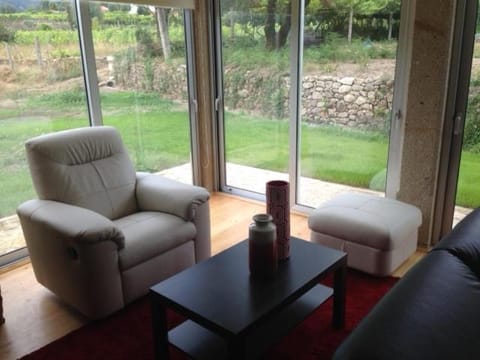 Communal lounge/ TV room, Garden view, Mountain view