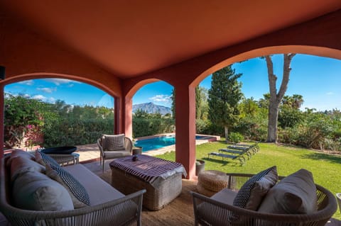 Villa in Marbella with Private Pool & Panoramic Mountain Views Villa in San Pedro de Alcántara