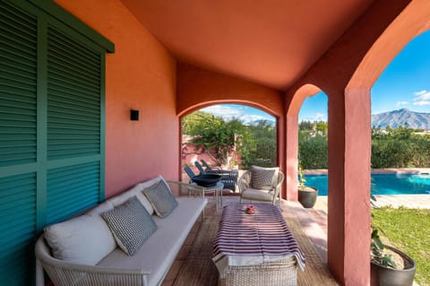 Villa in Marbella with Private Pool & Panoramic Mountain Views Villa in San Pedro de Alcántara