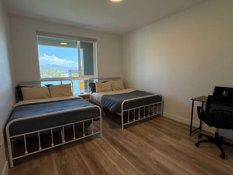 Bed, View (from property/room), Photo of the whole room, Bedroom, City view, Sea view