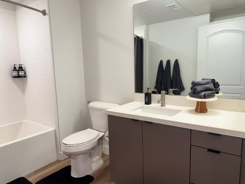 Toilet, Bathroom, bidet, towels