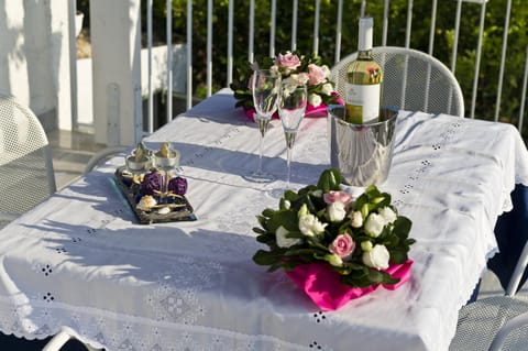 Balcony/Terrace, Decorative detail, Alcoholic drinks