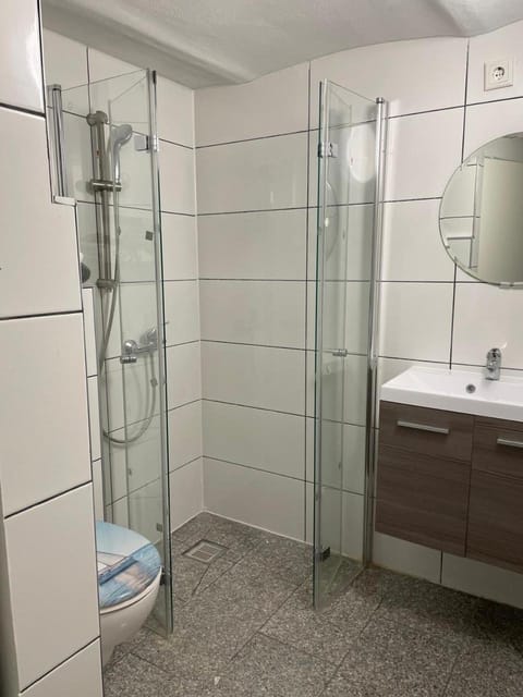 Z 7 neu-Einfach-Übernachtung in Rüdesheim Bed and Breakfast in Oestrich-Winkel