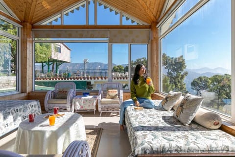 Villa Mountain Crest Kasauli with Treehouse & Sundeck Vacation rental in Himachal Pradesh