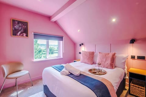 Skyline Two-Bed Retreat and Free Parking Apartment in Llandudno