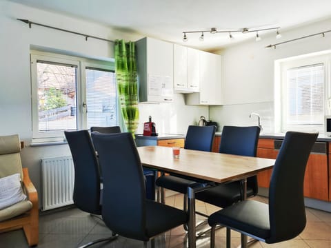 Dining area, kitchen